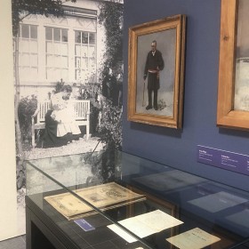 http://www.smagghe.eu/cms/files/cache/maison-departementale-du-port-etaples-sur-mer-atelier-smagghe-2023-03-exposition-chigot-scenographie-etaples-sur-mer-3.861x861_1.jpg
